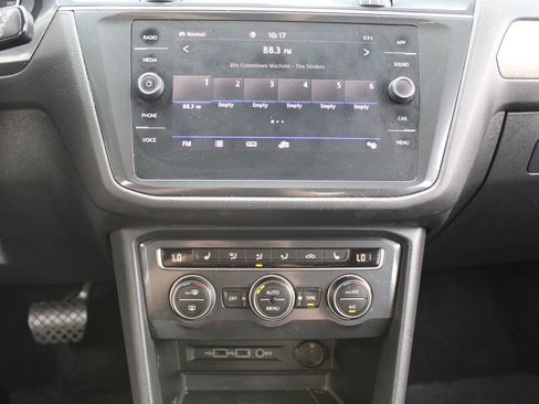 Certified 2020 Volkswagen Tiguan SE image 15
