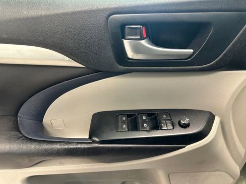 Used 2016 Toyota Highlander XLE AWD/4WD image 18