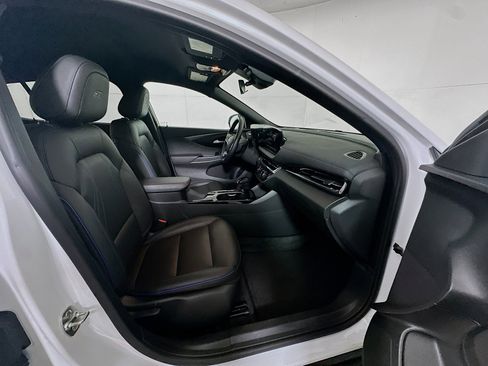 Used 2025 Buick Envista Sport Touring image 28