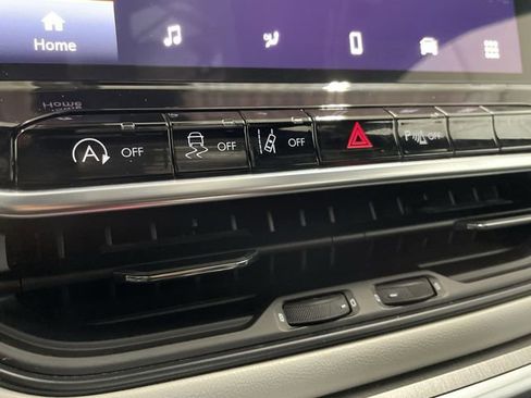 Used 2024 Jeep Compass Limited image 27