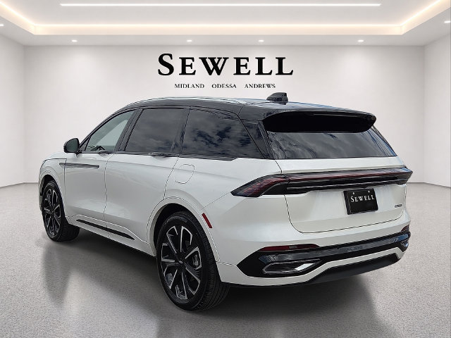 Used 2025 Lincoln Nautilus Reserve AWD/4WD image 3