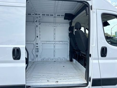 Used 2025 RAM ProMaster 2500 w/ Safety Group FWD image 14