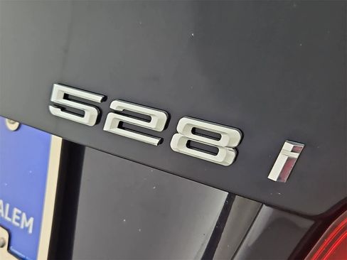 Used 2011 BMW 528i Sedan image 12