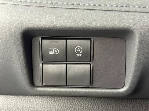 Certified 2023 Toyota Highlander L image 23