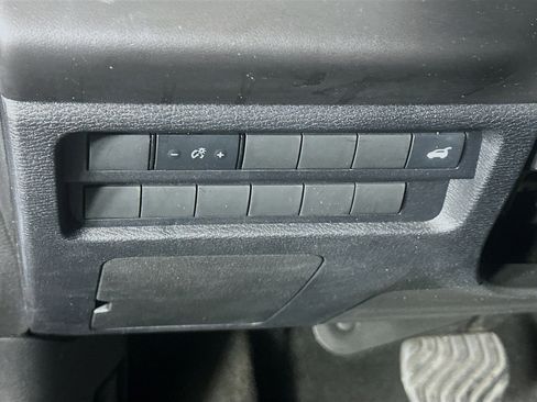 Used 2024 Mitsubishi Outlander SE image 17