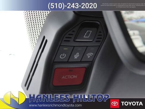 Used 2021 Toyota Sienna Limited image 38