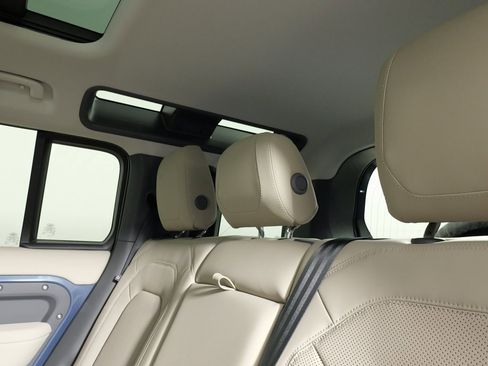 Used 2024 Land Rover Defender 110 S image 54