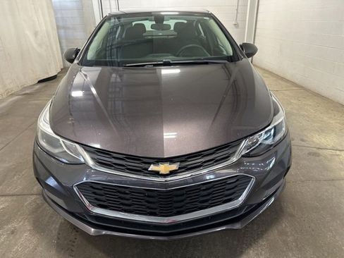 Used 2016 Chevrolet Cruze LT image 2