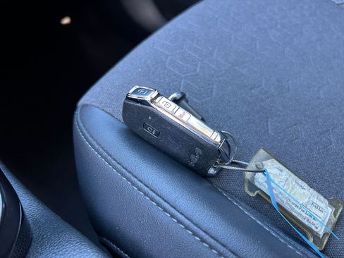 Used 2025 Kia Seltos S image 30