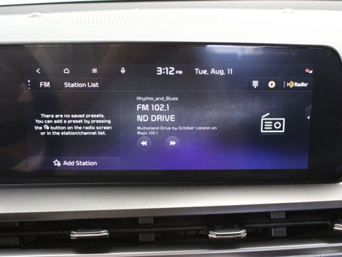 Used 2025 Kia Telluride S FWD image 19