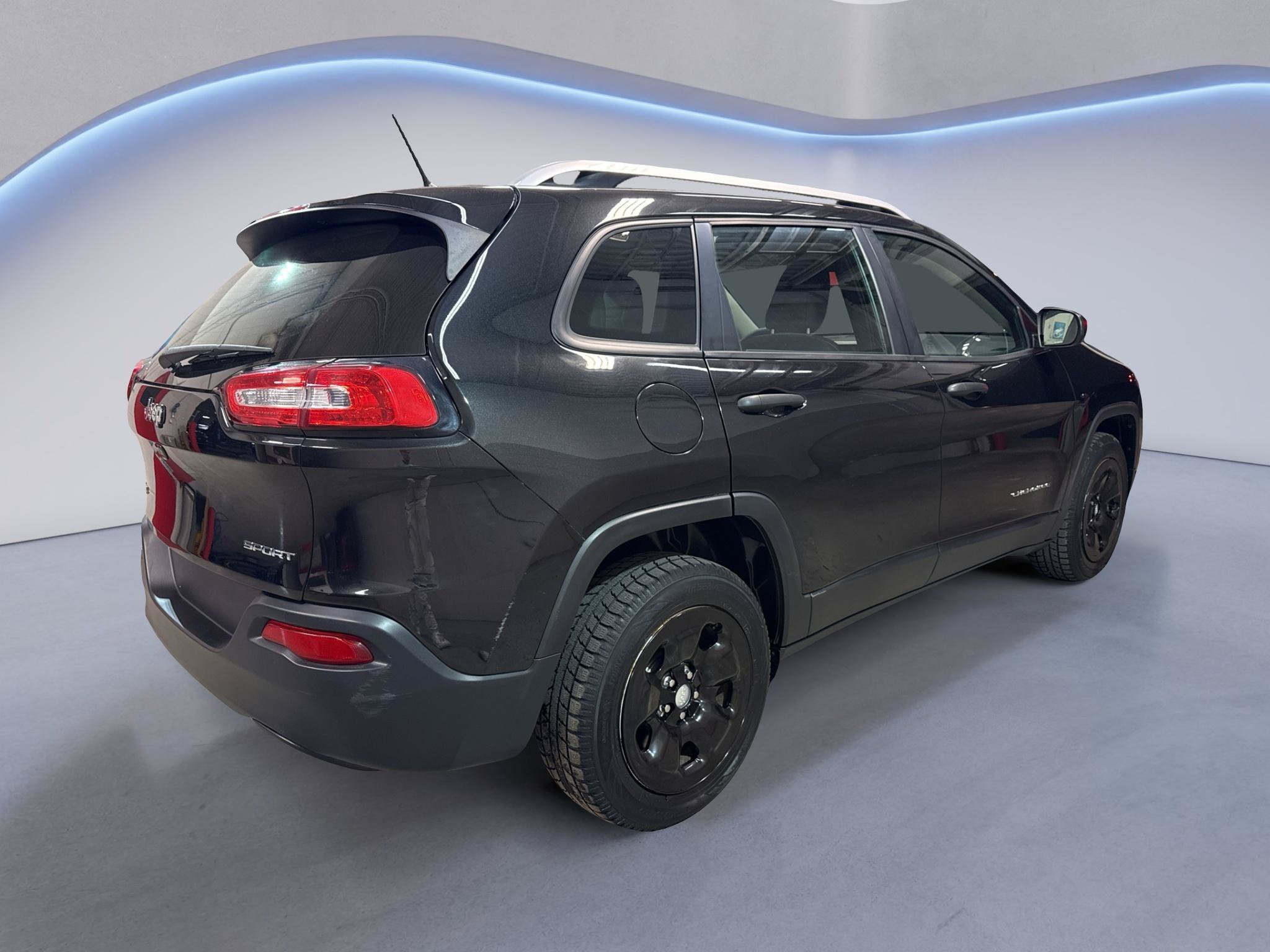 Used 2015 Jeep Cherokee Sport w/ Cold Weather Group AWD/4WD image 8