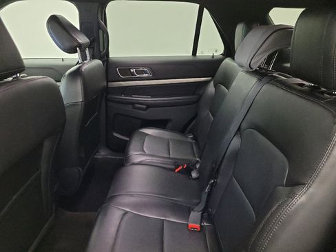 Used 2018 Ford Explorer XLT w/ Equipment Group 202A FWD image 18