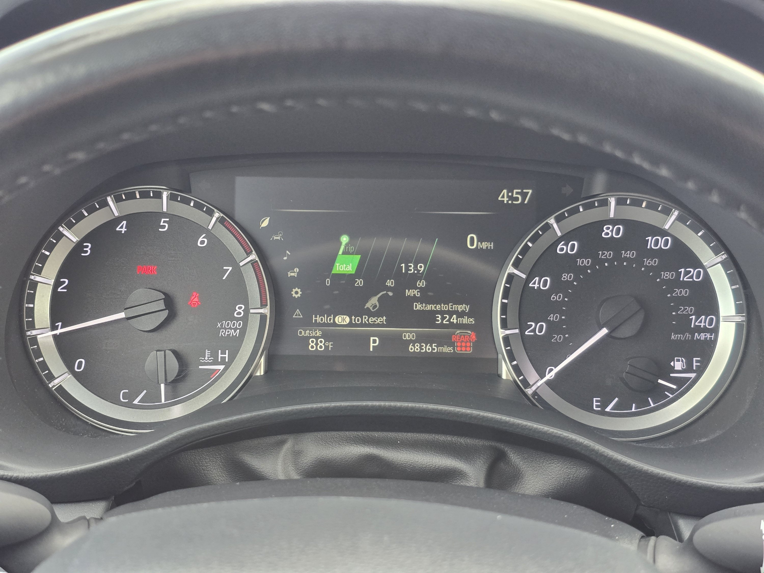 Used 2024 Toyota Highlander LE AWD/4WD image 12