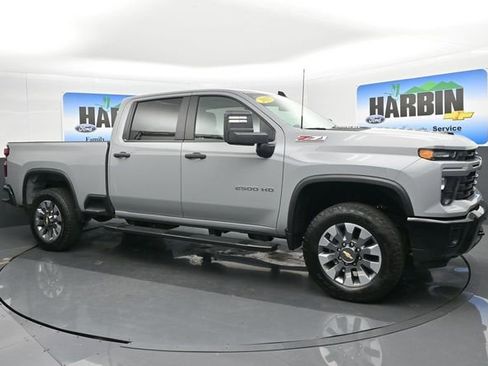 Used 2025 Chevrolet Silverado 2500 Custom w/ Custom Value Package image 3