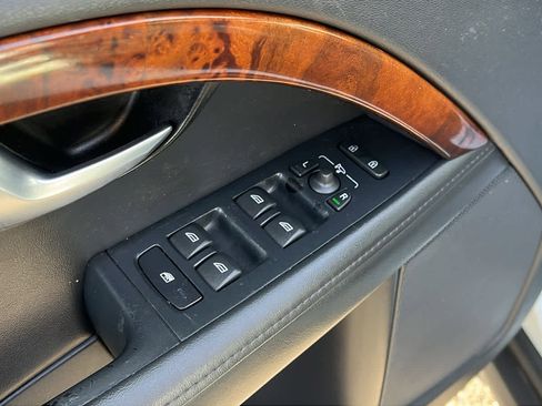 Used 2012 Volvo XC70 3.2 image 22