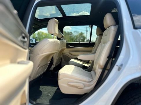 Used 2023 Jeep Grand Cherokee L Limited w/ Luxury Tech Group II AWD/4WD image 21