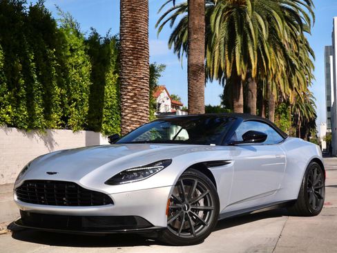 Used 2022 Aston Martin DB11 Volante image 14