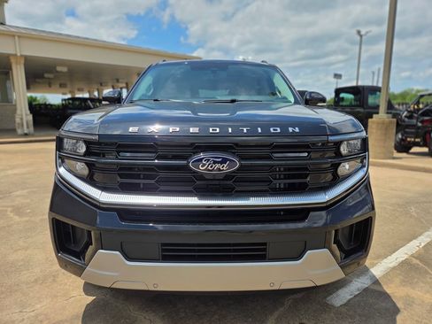New 2026 Ford Expedition Platinum w/ Platinum Ultimate Package AWD/4WD image 2