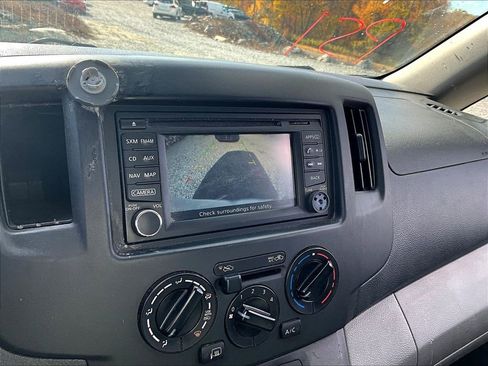 Used 2015 Nissan NV200 SV w/ Technology Package image 18