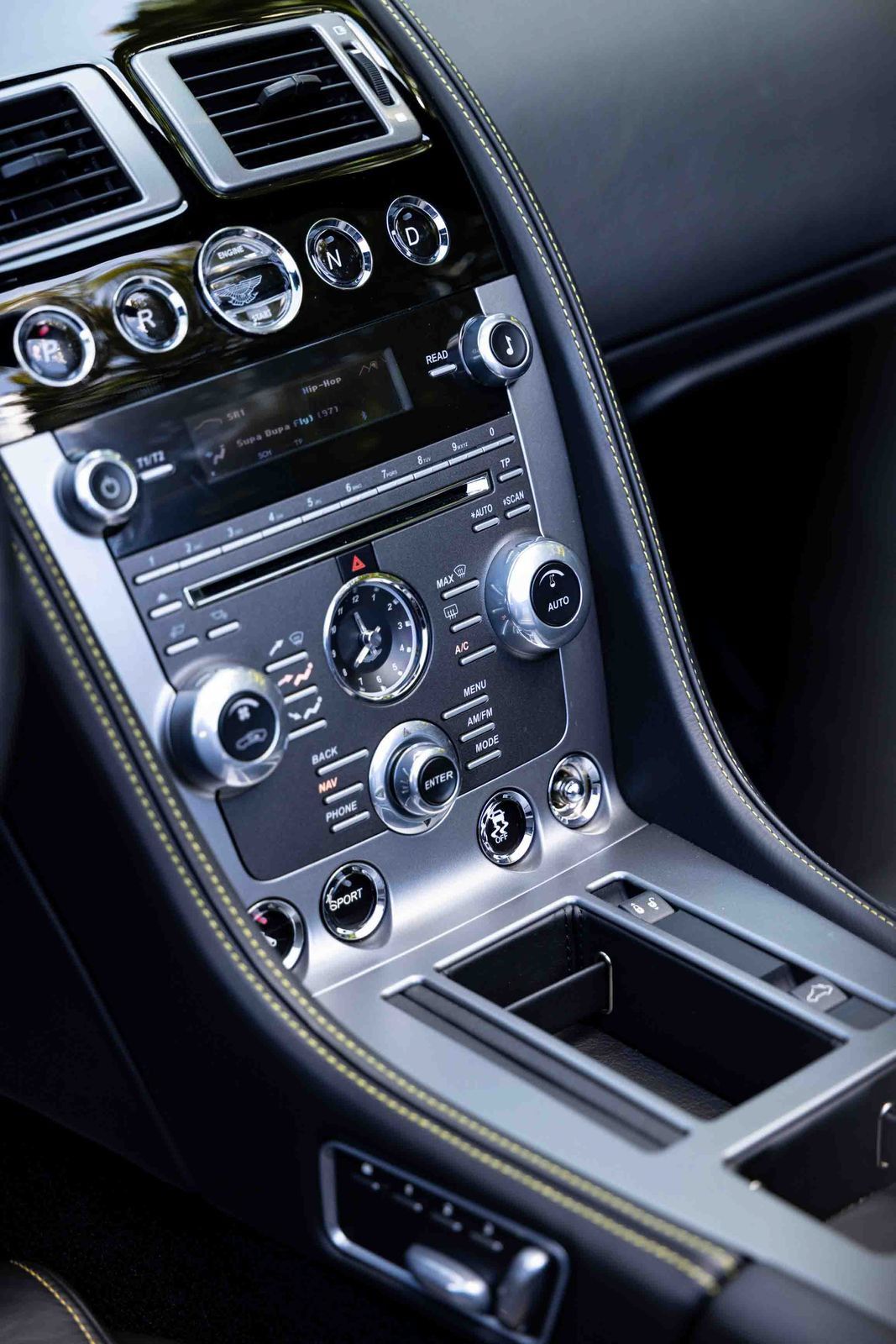Used 2013 Aston Martin DB9 Volante RWD image 28