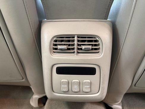 Used 2005 Cadillac De Ville w/ Limited Edition Package image 19