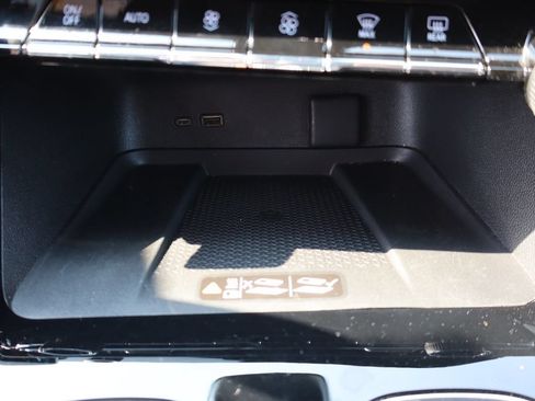 Used 2024 Chevrolet Traverse LT w/ LPO, Floor Liner Package FWD image 17