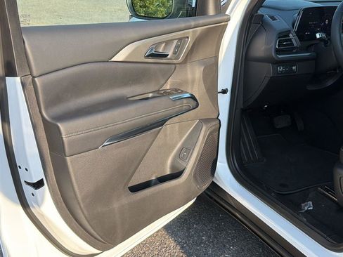 New 2026 Chevrolet Traverse LT FWD image 17