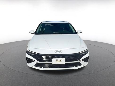 Used 2025 Hyundai Elantra Limited image 4