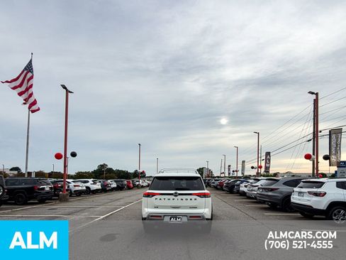 Used 2024 Nissan Pathfinder Platinum w/ Black Appearance Package FWD image 32