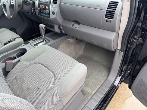 Used 2015 Nissan Frontier SV w/ SV Value Truck Package AWD/4WD image 19