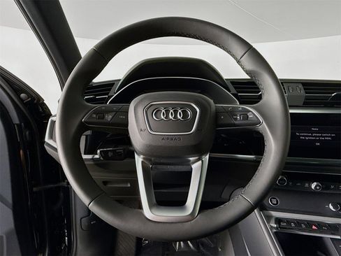 New 2025 Audi Q3 2.0T Premium image 11