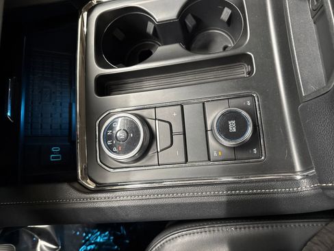 Used 2024 Ford Expedition XLT AWD/4WD image 27