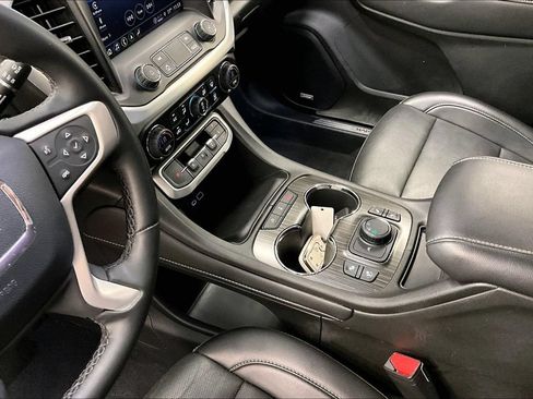 Used 2023 GMC Acadia SLT w/ Elevation Edition FWD image 16
