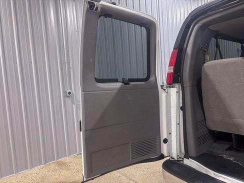 Used 2019 Chevrolet Express 3500 LT w/ LT Preferred Equipment Group image 5