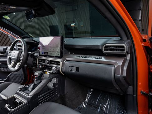 Used 2025 Toyota Tacoma TRD Off-Road image 18