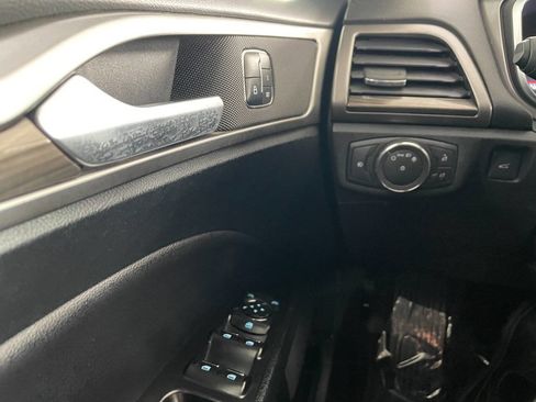 Used 2017 Ford Fusion SE w/ Equipment Group 602A image 40