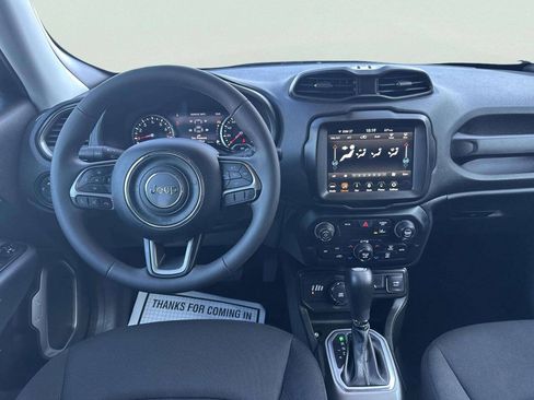 Used 2022 Jeep Renegade Latitude AWD/4WD image 9