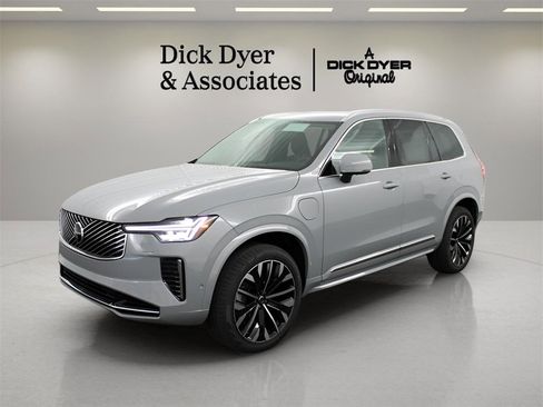 New 2025 Volvo XC90 T8 Plus w/ Protection Package Premier image 4