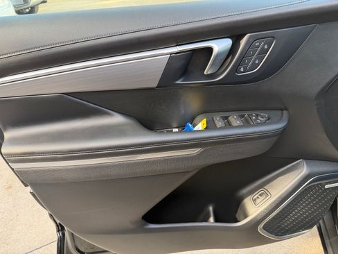 Used 2025 Buick Enclave Preferred w/ Power Package image 16