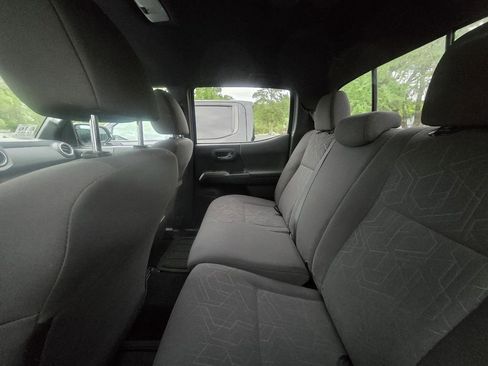 Used 2017 Toyota Tacoma TRD Sport w/ Tow Package (A/T) image 12