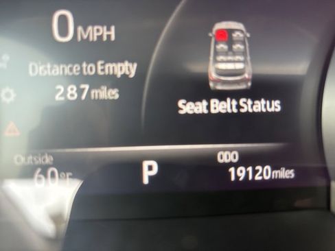 Used 2022 Toyota Highlander XLE image 11