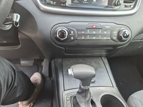 Used 2020 Kia Sorento LX image 11