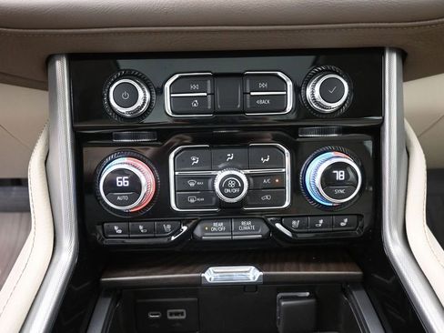 Used 2021 GMC Yukon XL Denali w/ Denali Premium Package RWD image 31