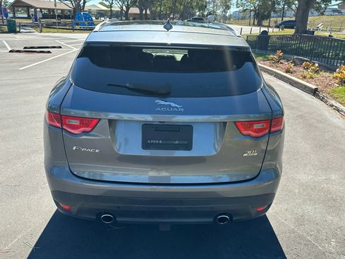 Used 2018 Jaguar F-PACE R-Sport image 11