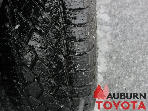 Used 2023 Nissan Rogue S image 5