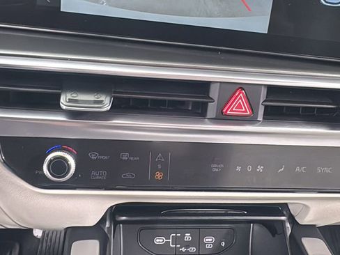 Used 2025 Kia Sorento EX image 28