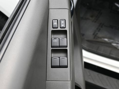 Used 2019 Nissan Frontier PRO-4X image 11