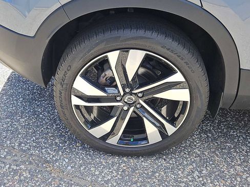 Used 2023 Volvo XC40 B5 Plus w/ Protection Package Premier AWD/4WD image 8