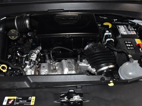 Used 2024 Jeep Compass Latitude image 10