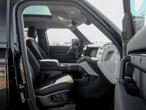 Used 2025 Land Rover Defender 110 S image 20